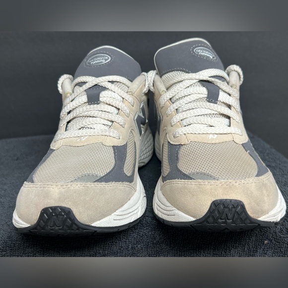 New Balance 2002R GS Sneakers GC2002FA Sandstone Magnet Size 6.5Y / Women 8 - Picture 5 of 9